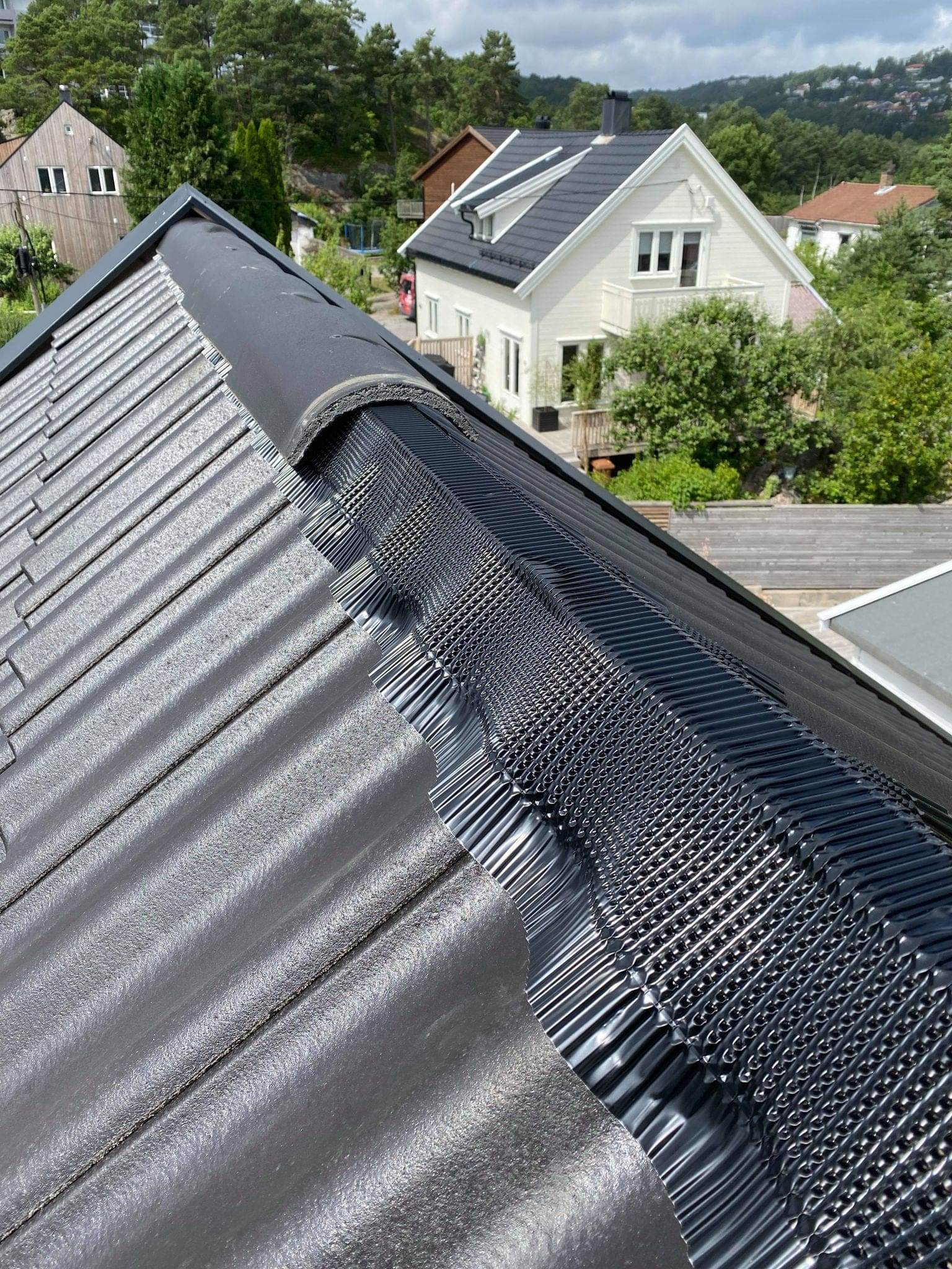 Corovent M 30cm x 5m – Sort mønebånd av Aluminium - Bilde 2